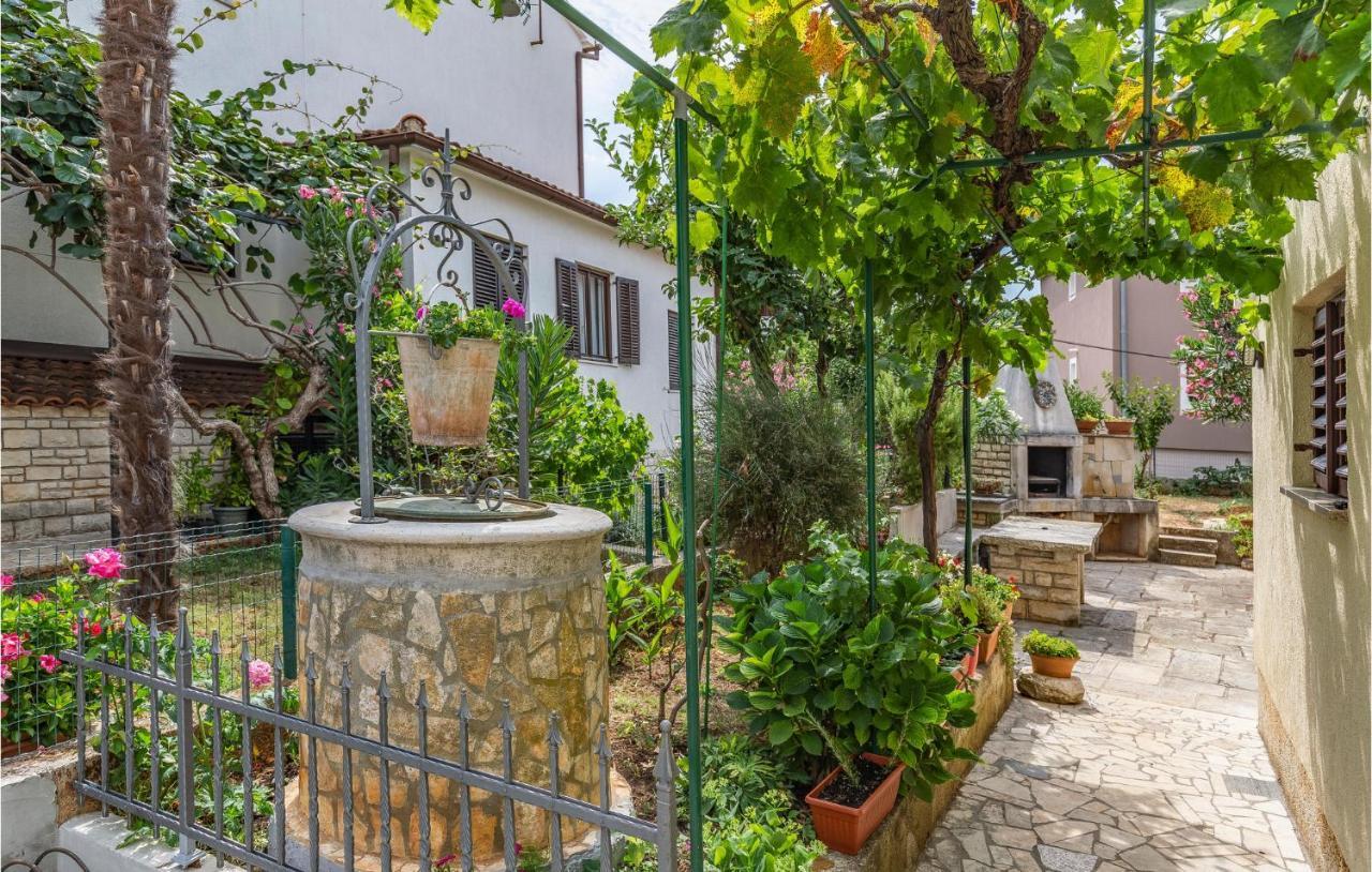 2 Bedroom Stunning Apartment In Rovinj Exterior foto