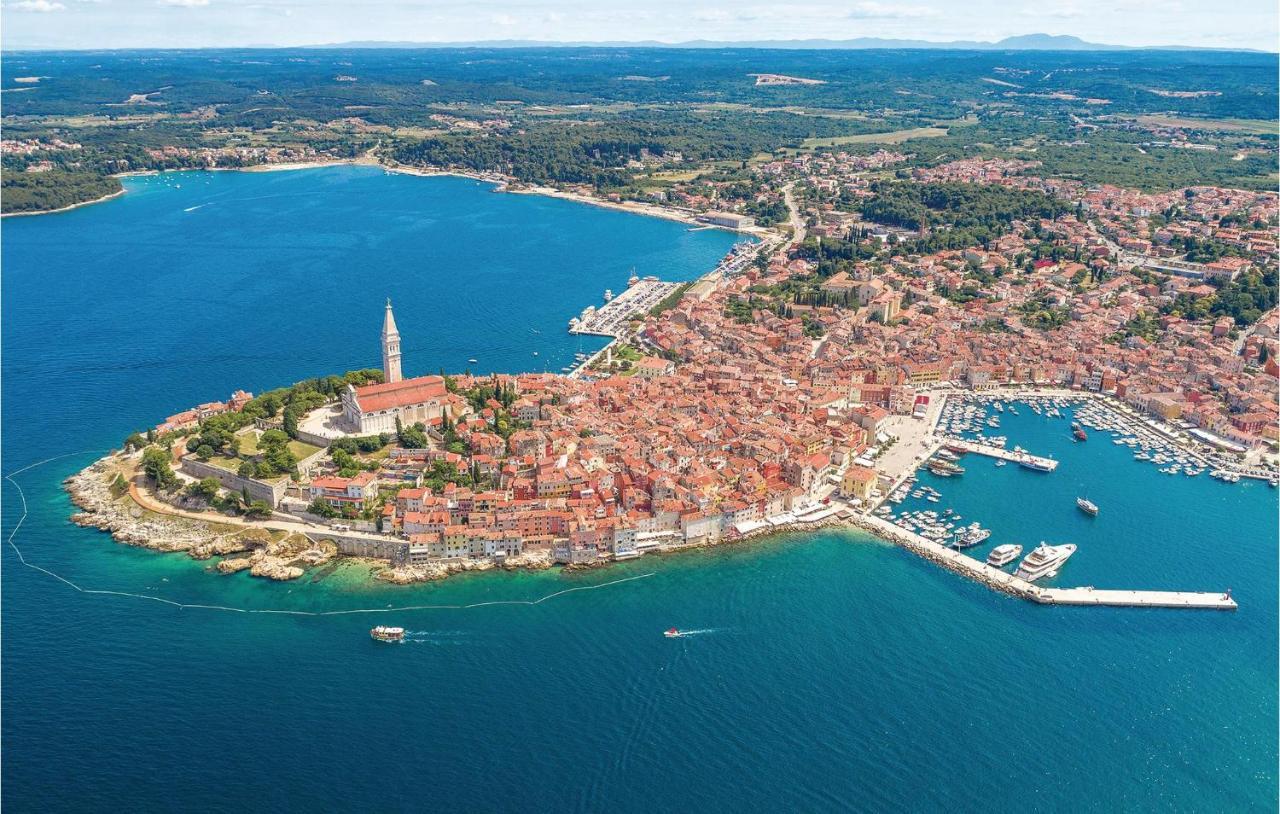 2 Bedroom Stunning Apartment In Rovinj Exterior foto