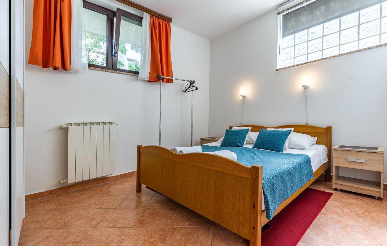 2 Bedroom Stunning Apartment In Rovinj Exterior foto