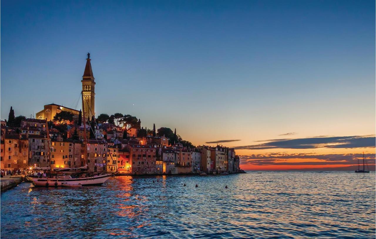 2 Bedroom Stunning Apartment In Rovinj Exterior foto